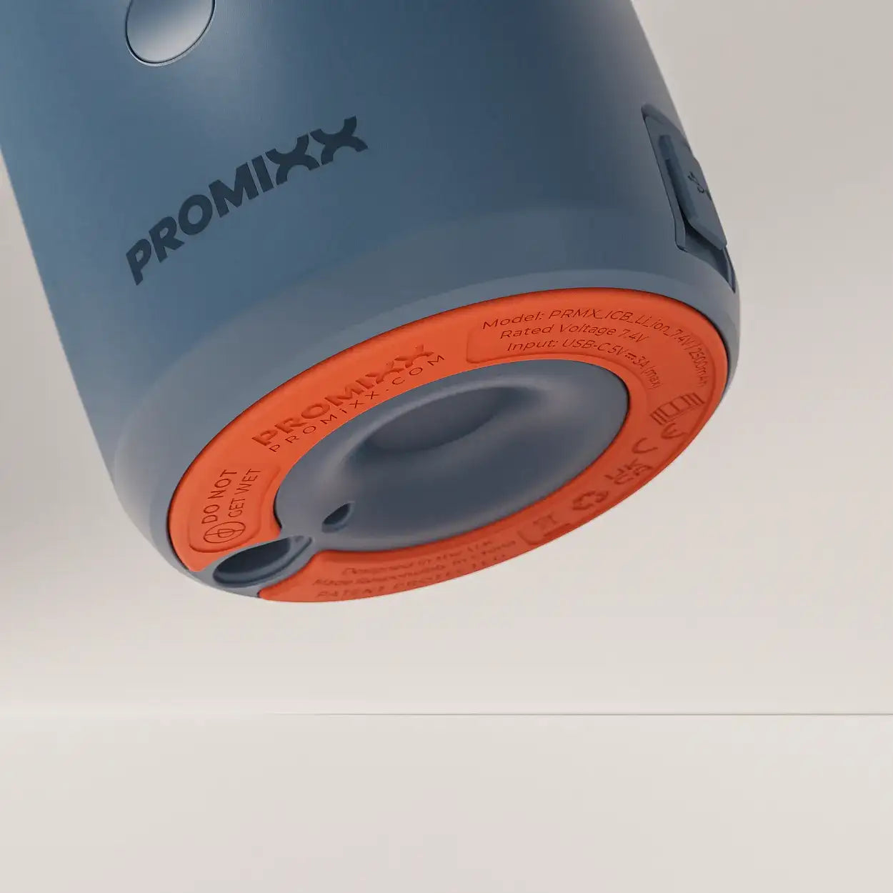 intelligent-cordless-portable-blender-f8 ICB_fullAssembly_midnightBlue_3_3_baseFoot_edit.webp