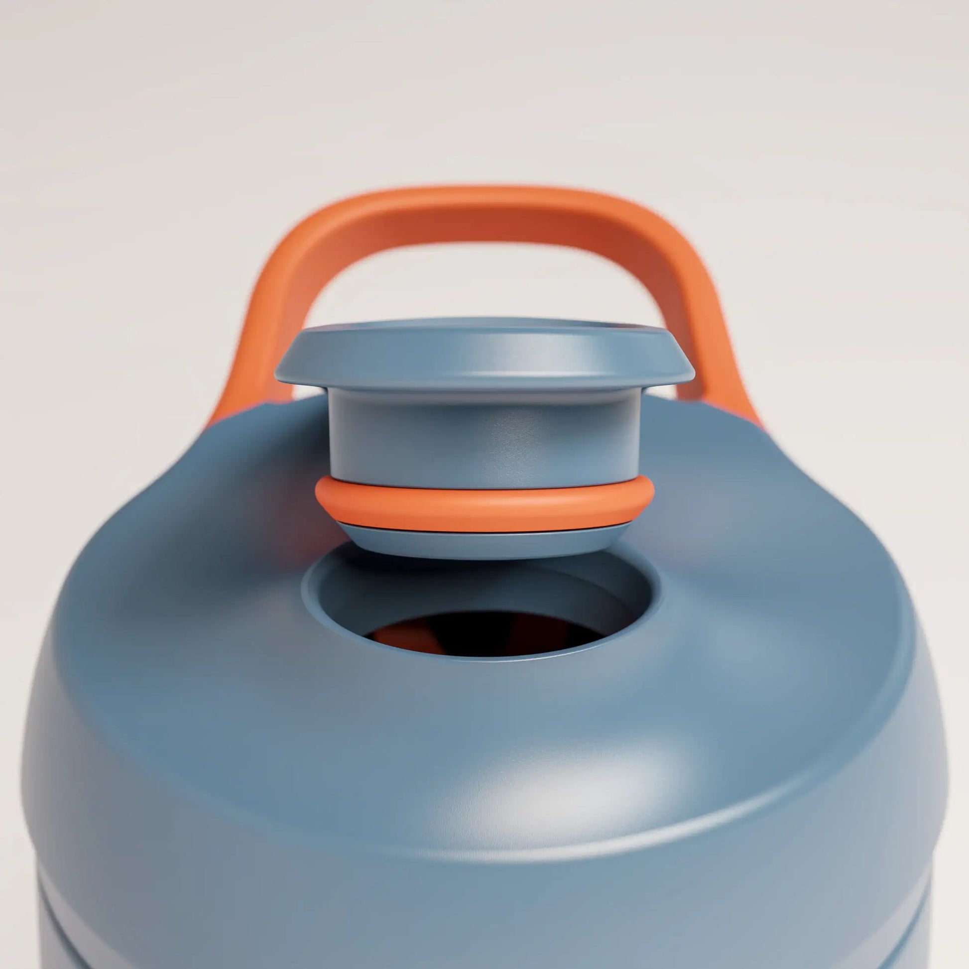 insulated-performance-shaker-bottle-v5 SHKR_18550_dwSS-S1.1_midnightBlue_burntOrange_2_2.5_MPCloop_edit.png