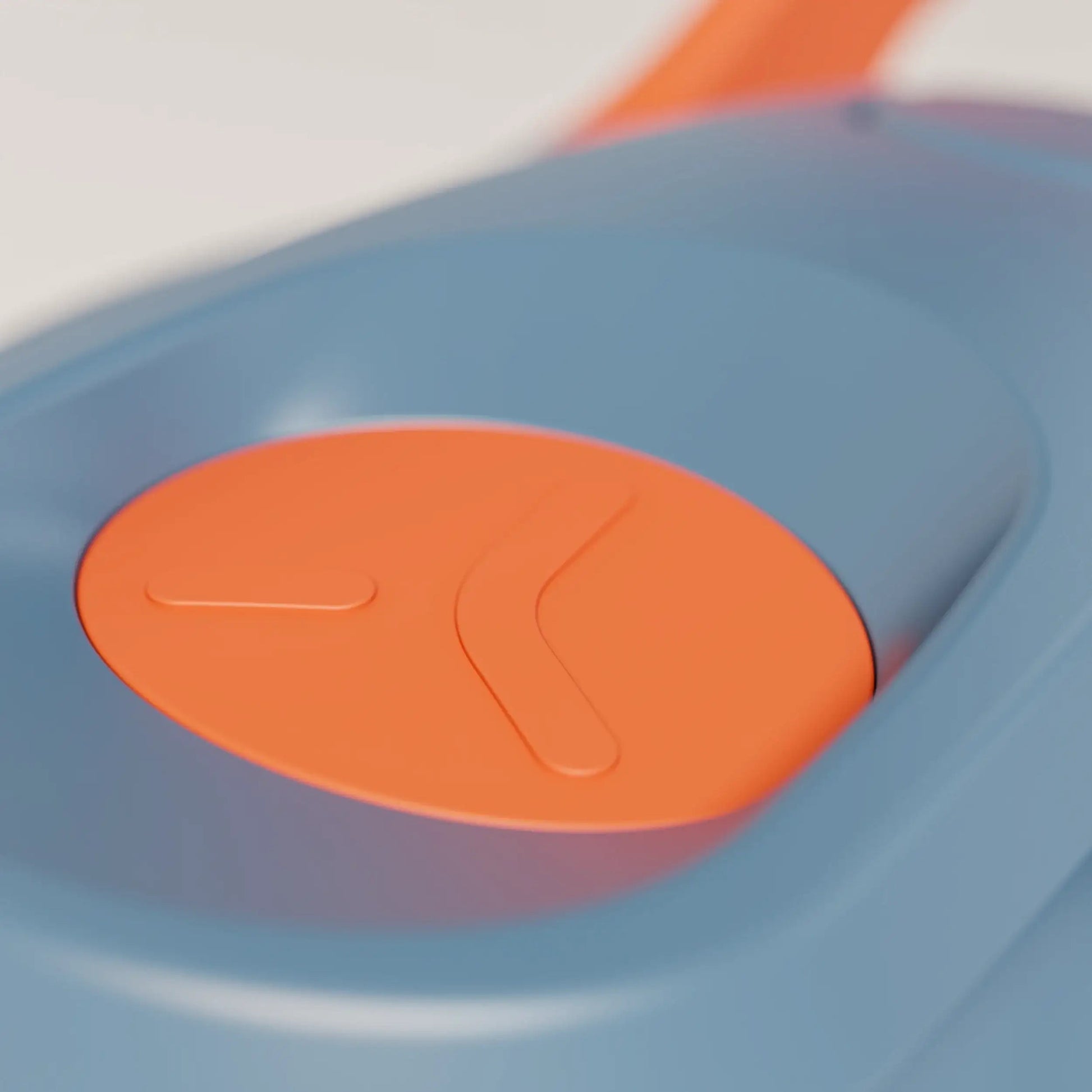 ecozen-performance-shaker-bottle-l7 SHKR_24700_P-S1.1_midnightBlue_burntOrange_1_11_xInsertCloseup_edit.png