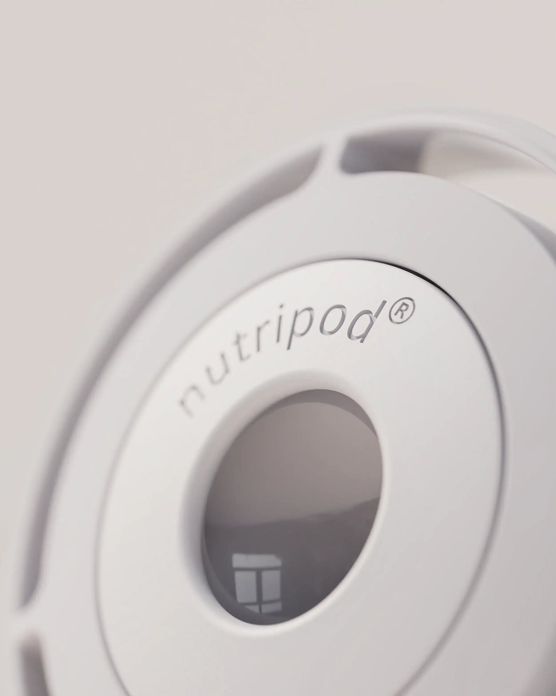 electric-shaker-bottle-u2 VM_LiPo_3.7-700_v1_coolGray_4x5_4_3_nutripod_EDIT.png